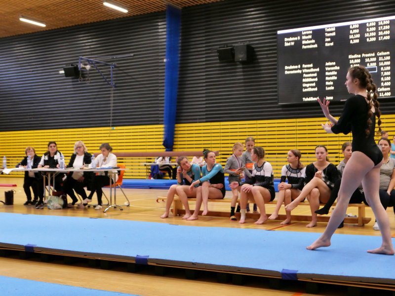 Závody v gymnastice v hale Věry Čáslavské