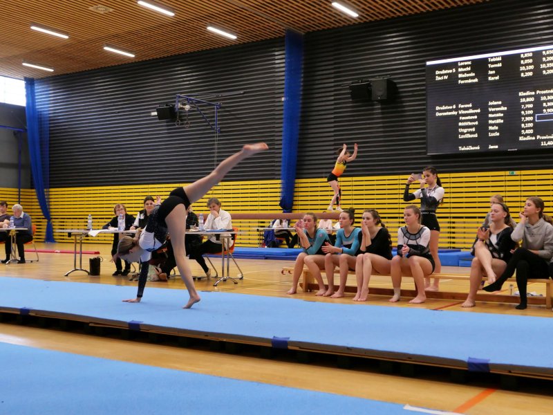 Závody v gymnastice v hale Věry Čáslavské